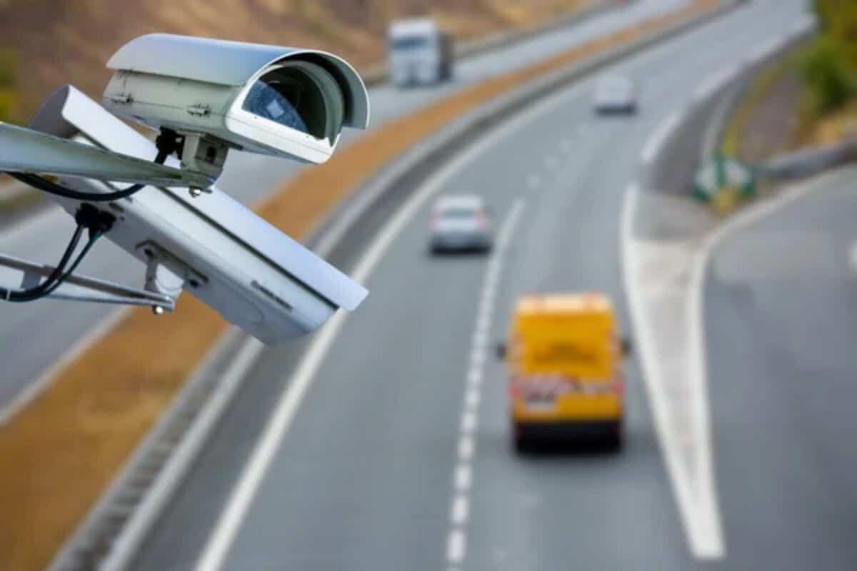 Agliana adotta la telecamera smart: ecco come l’IA individua le infrazioni al volante - Novità per la sicurezza stradale, arriva l'intelligenza artificiale per le infrazioni - FindBest.it (DepositPhoto)