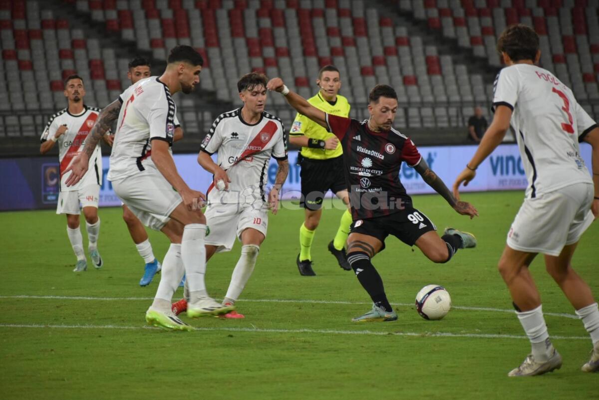 Foggia-Team Altamura 0-2, risultato finale - Immagine in evidenza: uno scatto di Team Altamura-Foggia (Serie C - girone C 2024/25) - crediti: foto di Luigia Spinelli/lagoleada.it (RIPRODUZIONE VIETATA)