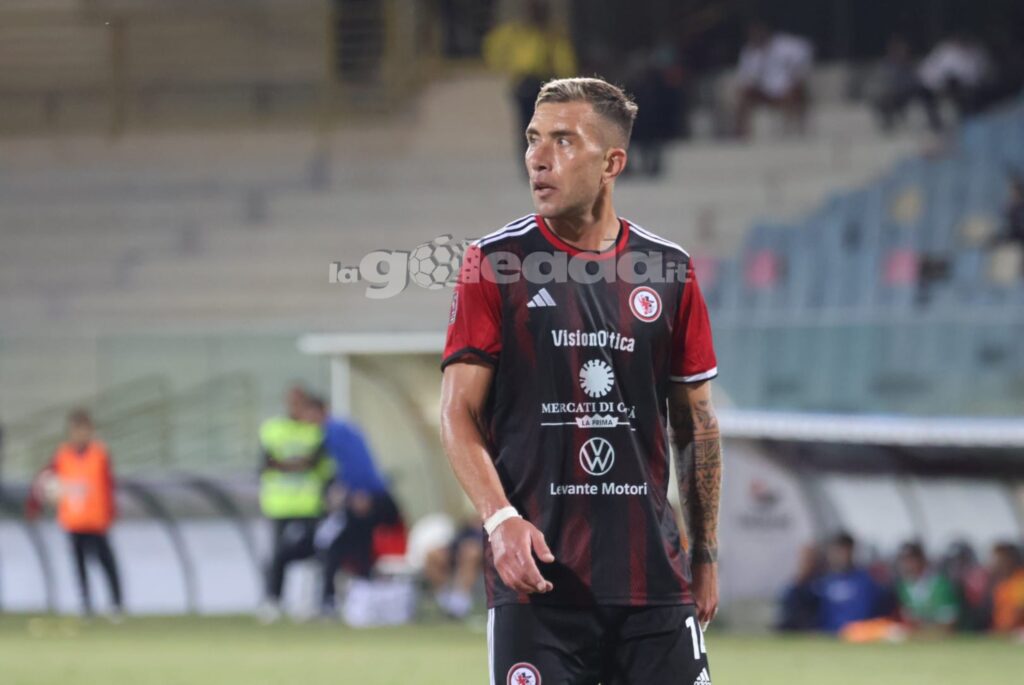 Immagine in evidenza: uno scatto di Foggia-Giugliano (Serie C - girone C 2024/25) - crediti: foto di Monica Carbosiero (RIPRODUZIONE VIETATA)