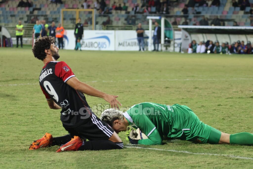 Immagine in evidenza: uno scatto di Foggia-Giugliano (Serie C - girone C 2024/25) - crediti: foto di Monica Carbosiero (RIPRODUZIONE VIETATA)