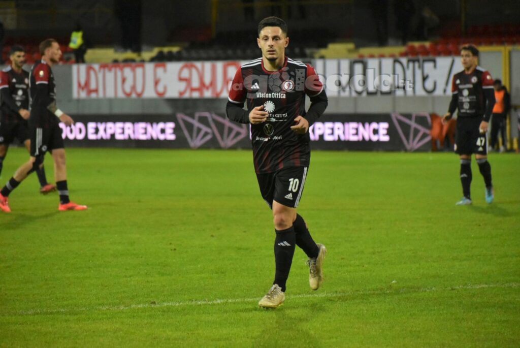 Immagine in evidenza: uno scatto di Foggia-Casertana (Serie C - girone C 2024/25) - crediti: foto di Luigia Spinelli (RIPRODUZIONE VIETATA)