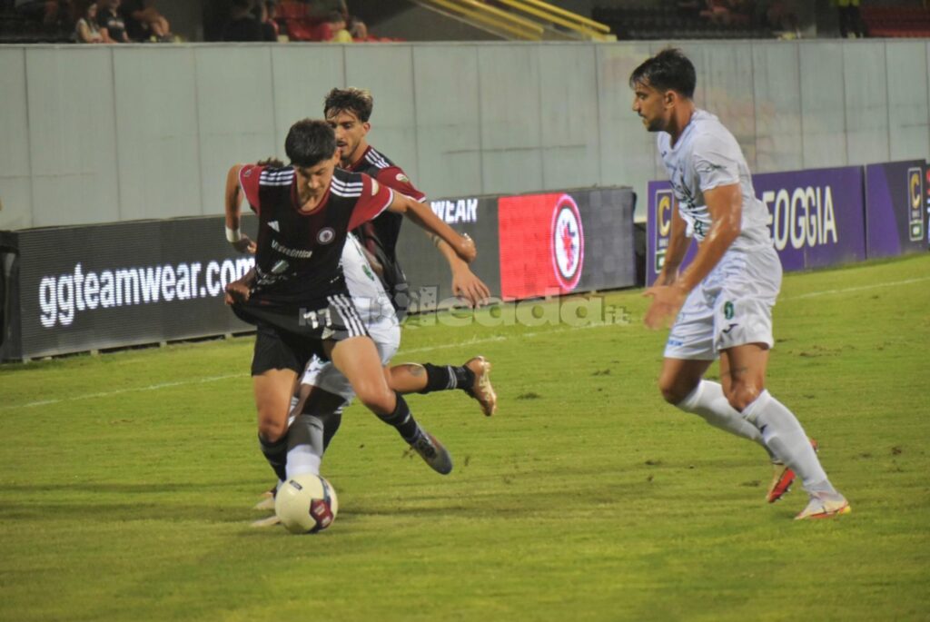 Immagine in evidenza: uno scatto di Foggia-Monopoli (Serie C - girone C 2024/25) - crediti: foto di Luigia Spinelli/lagoleada.it (RIPRODUZIONE VIETATA)