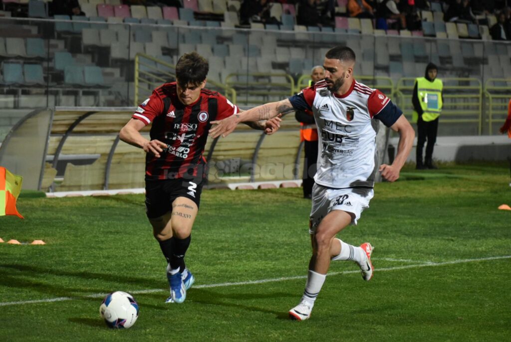 Immagine in evidenza: uno scatto di Foggia-Casertana (Serie C - girone C 2023/24) - crediti: foto di Luigia Spinelli (RIPRODUZIONE VIETATA)