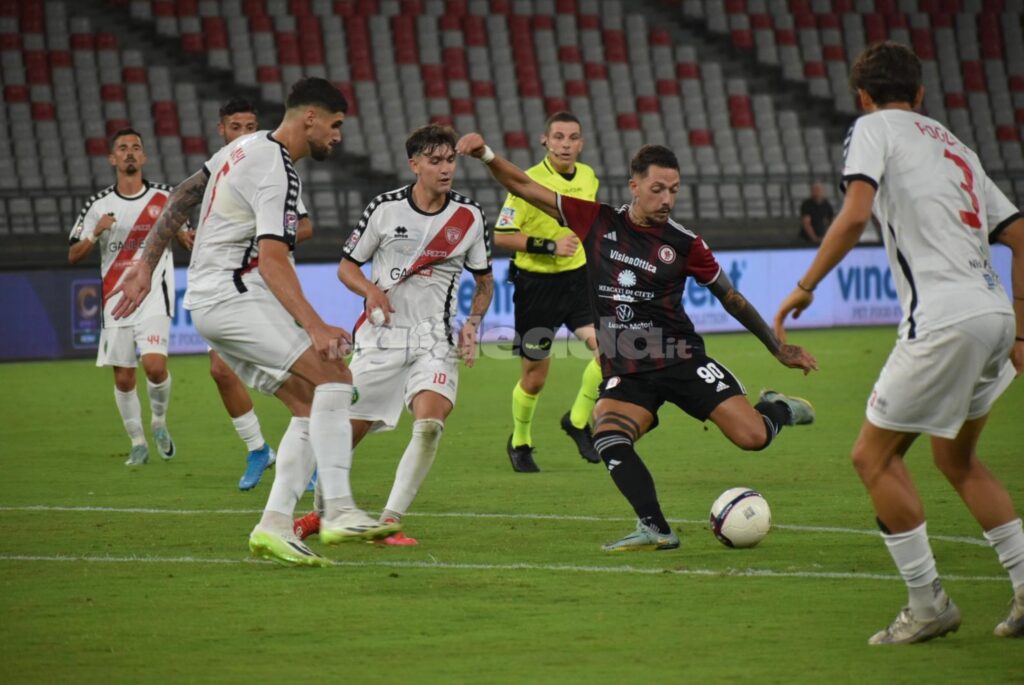 Immagine in evidenza: uno scatto di Team Altamura-Foggia (Serie C - girone C 2024/25) - crediti: foto di Luigia Spinelli/lagoleada.it (RIPRODUZIONE VIETATA)
