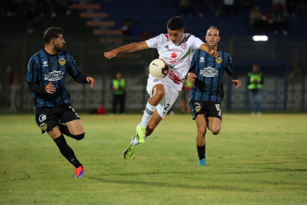 Immagine in evidenza: uno scatto di Latina-Foggia (Serie C - girone C 2024/25) - crediti: foto di Federico Antonellis/Calcio Foggia 1920
