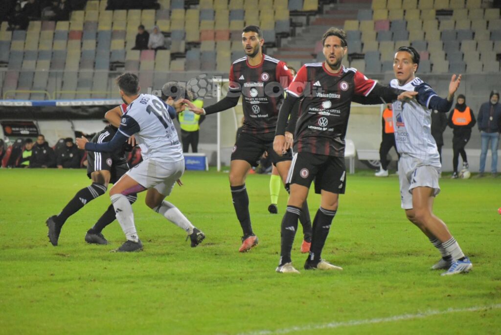 Immagine in evidenza: uno scatto di Foggia-Casertana (Serie C - girone C 2024/25) - crediti: foto di Luigia Spinelli (RIPRODUZIONE VIETATA)