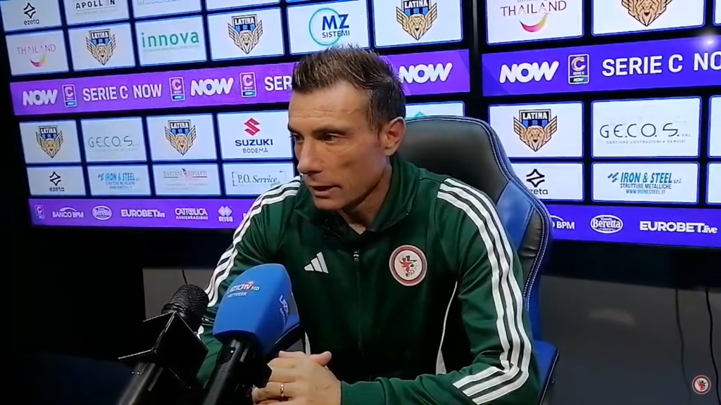Immagine in evidenza: mister Massimo Brambilla - crediti foto: canale ufficiale YouTube Calcio Foggia 1920 (frame da video)