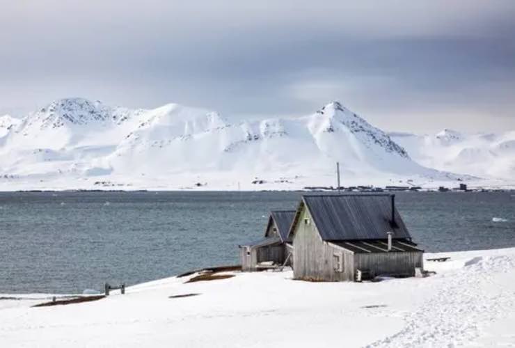 Le isole Svalbard dove il sole non tramonta mai - qrios.it (DepositPhoto)