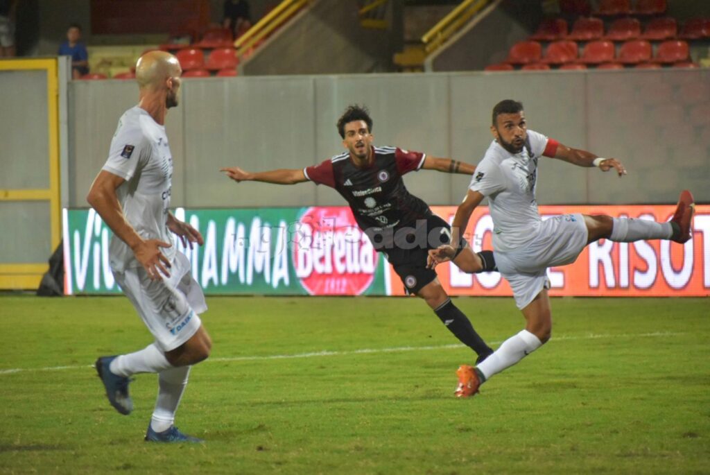 Immagine in evidenza: uno scatto di Foggia-Monopoli (Serie C - girone C 2024/25) - crediti: foto di Luigia Spinelli/lagoleada.it (RIPRODUZIONE VIETATA)