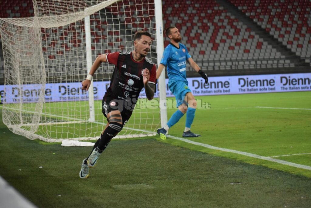 Immagine in evidenza: uno scatto di Team Altamura-Foggia (Serie C - girone C 2024/25) - crediti: foto di Luigia Spinelli/lagoleada.it (RIPRODUZIONE VIETATA)