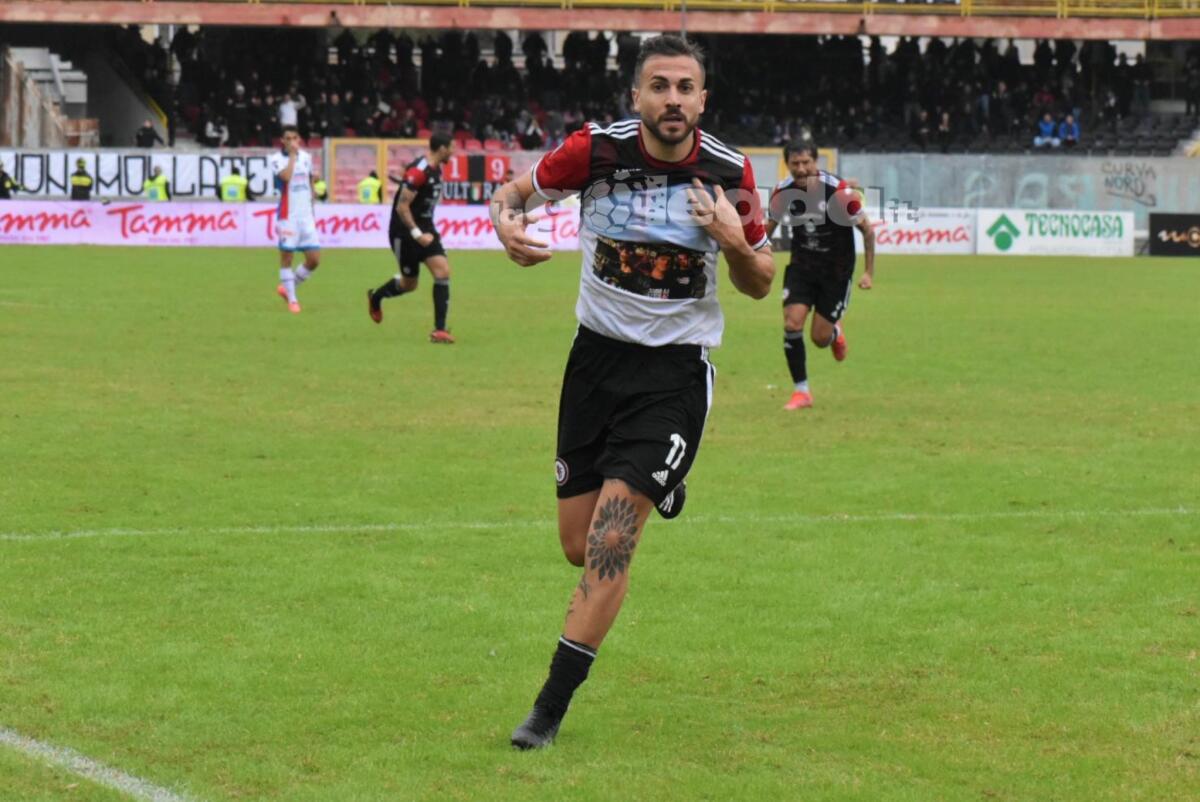 Calciomercato Catania, l'ultima idea porta a Tascone - Immagine in evidenza: uno scatto di Foggia-Catania (Serie C - girone C 2024/25) - crediti: foto di Luigia Spinelli/lagoleada.it (RIPRODUZIONE VIETATA)