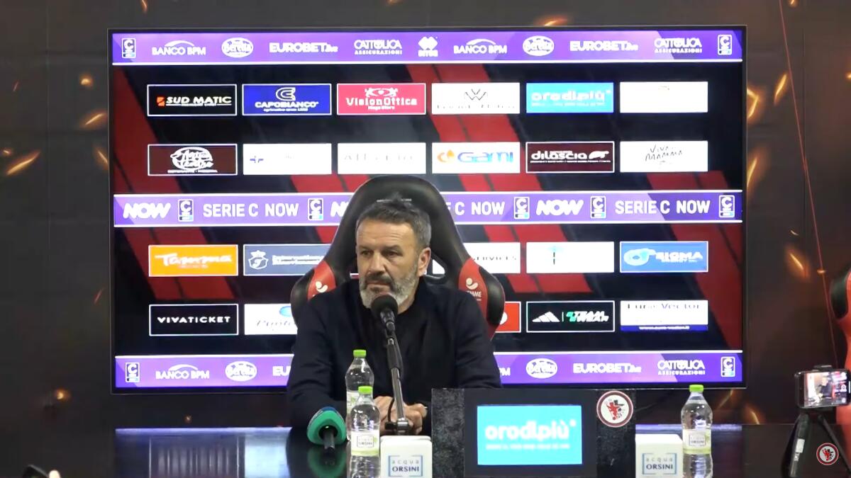 Foggia, Leone: "Rifarei mille volte la scelta di venire qui. Il mercato..." - Immagine in evidenza: il DS del Foggia, Luca Leone - crediti foto: canale ufficiale YouTube Calcio Foggia 1920 (frame da video)
