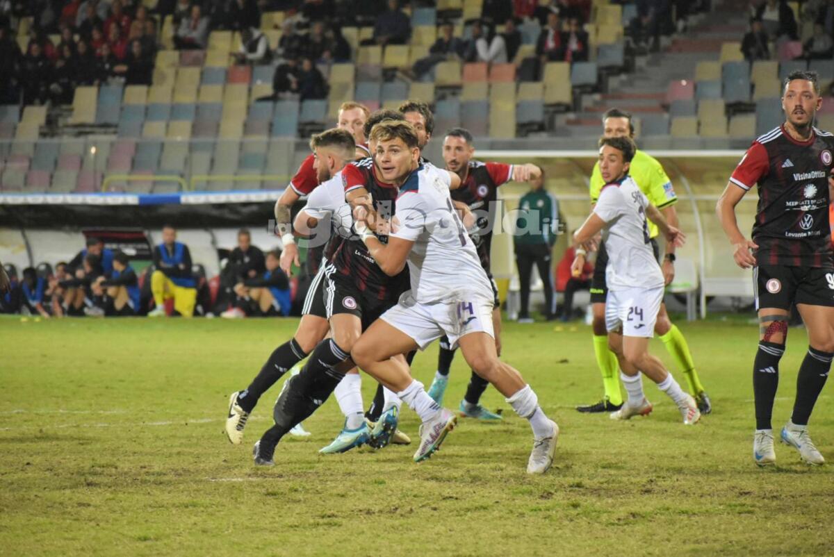 Il Taranto passa di mano: l'annuncio di Giove - Immagine in evidenza: uno scatto di Foggia-Taranto (Serie C - girone C 2024/25) - crediti: foto di Luigia Spinelli (RIPRODUZIONE VIETATA)