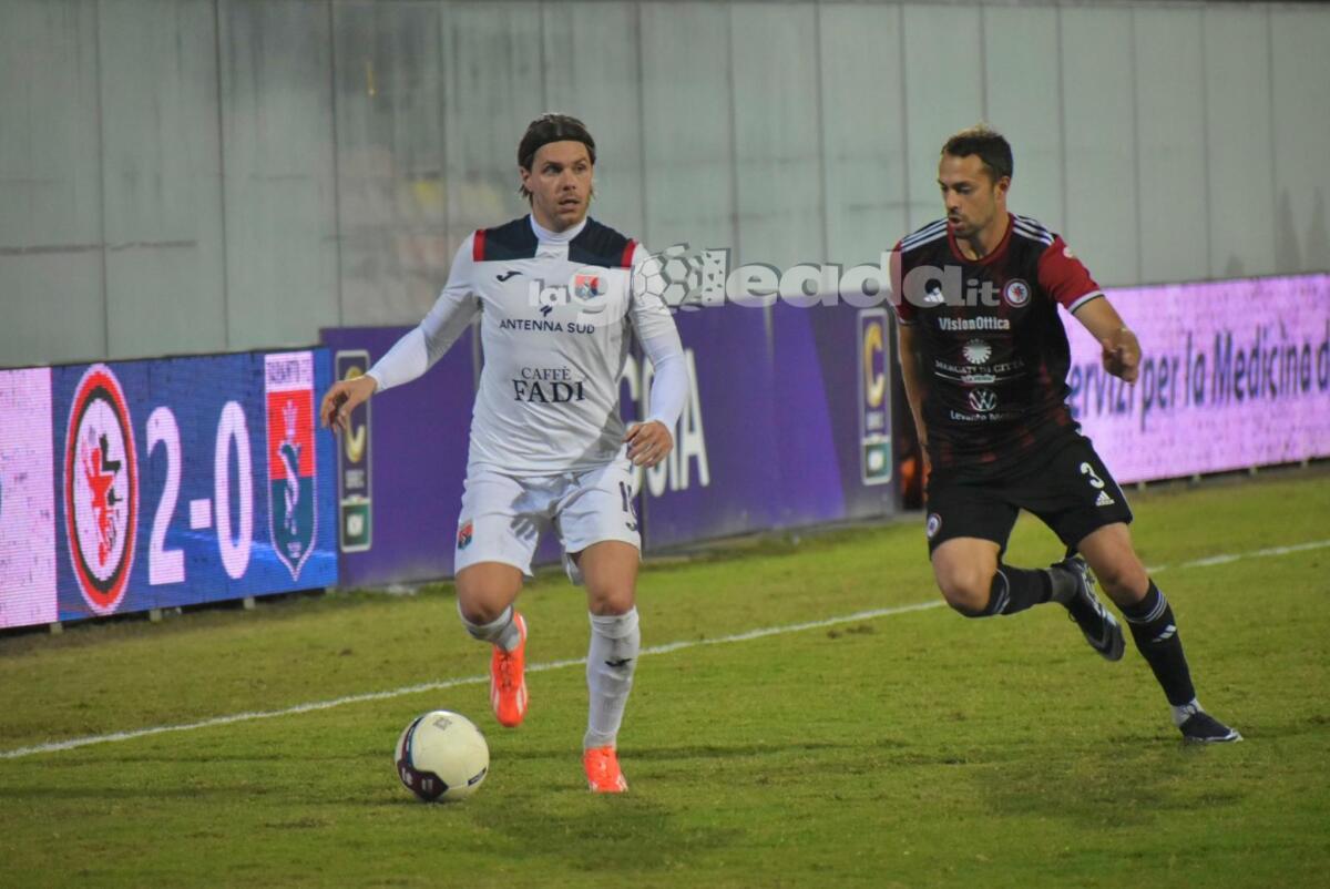 Il Taranto continua il campionato? Le ultime - Immagine in evidenza: uno scatto di Foggia-Taranto (Serie C - girone C 2024/25) - crediti: foto di Luigia Spinelli (RIPRODUZIONE VIETATA)