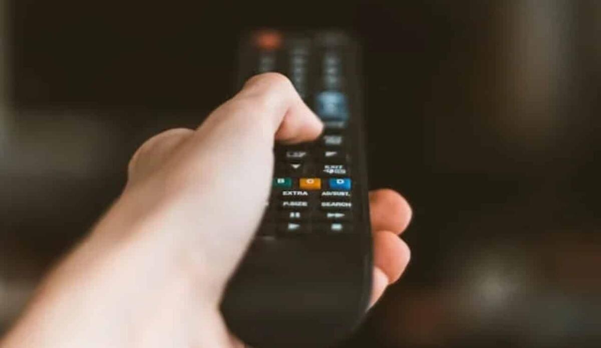 Streaming: Max debutta in Italia con le Olimpiadi invernali di Milano-Cortina - Illustrazione di un telecomando (Pexels FOTO) - findbest.it
