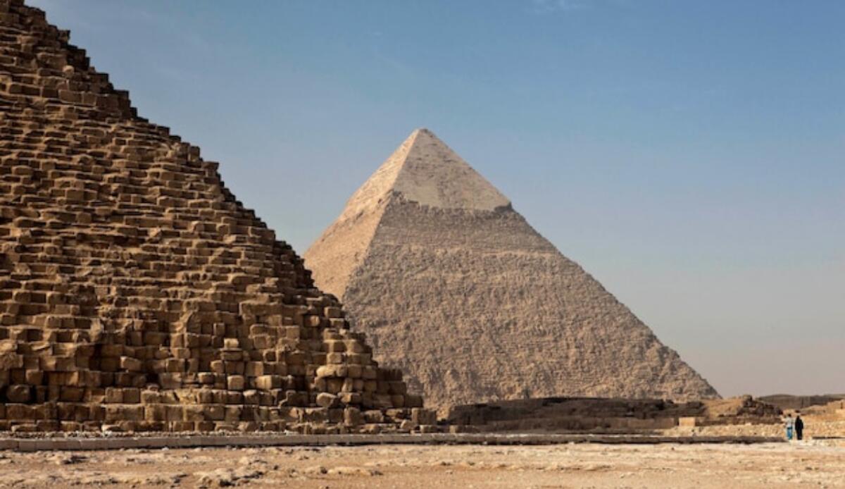 I raggi cosmici sono stati fondamentali per il ritrovamento di un tunnel nascosto nella Grande piramide di Giza - Piramidi, svelato un incredibile mistero (Freepik Foto) - www.qrios.it