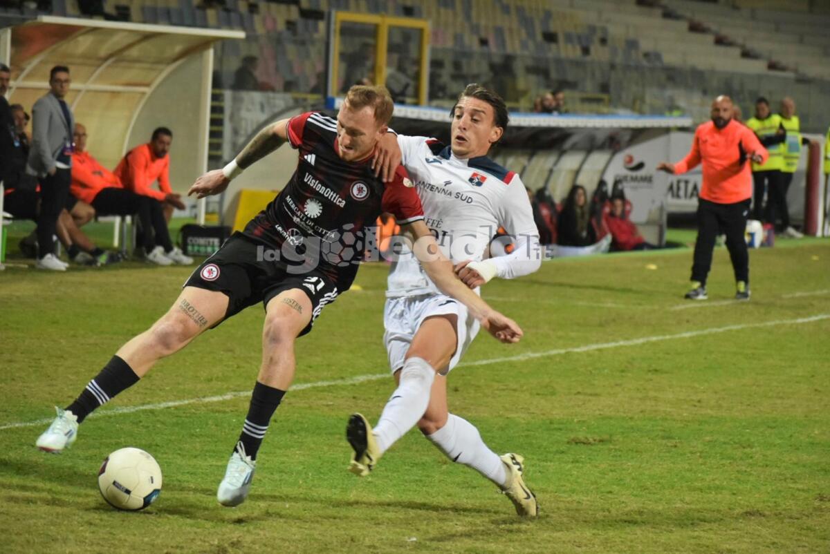 Quanti punti rischia il Foggia con l’esclusione di Taranto e Turris? - Immagine in evidenza: uno scatto di Foggia-Taranto (Serie C - girone C 2024/25) - crediti: foto di Luigia Spinelli (RIPRODUZIONE VIETATA)