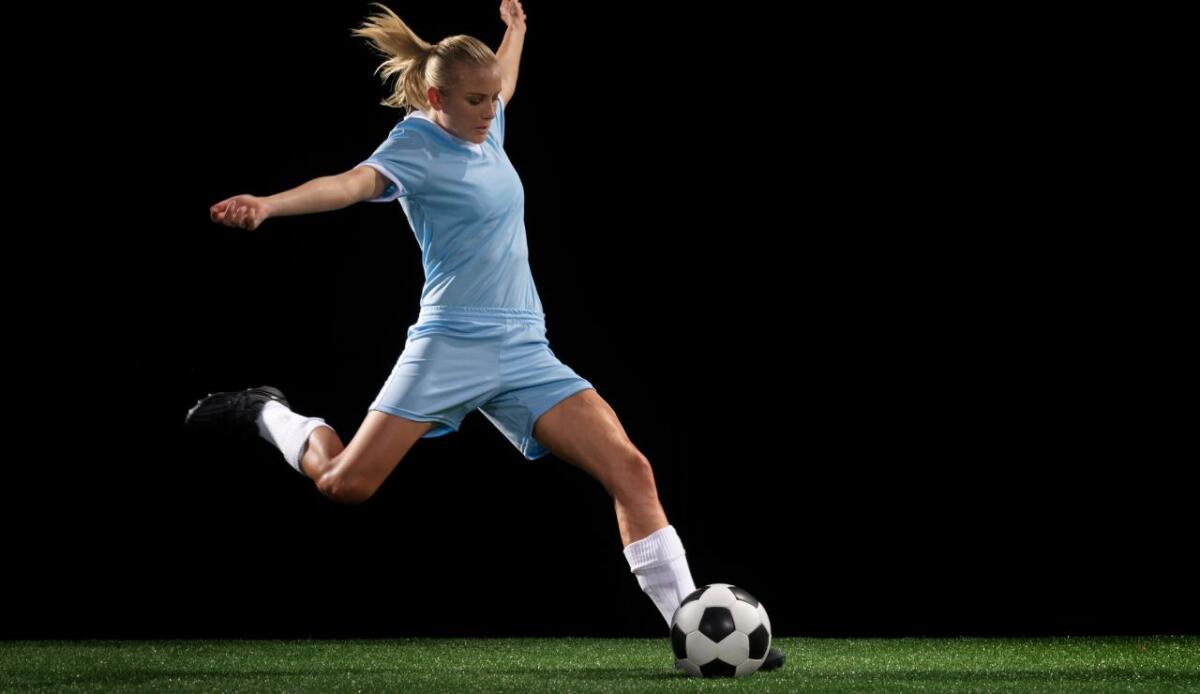 Dopo anni di attesa, il calcio femminile ha il suo album Panini - In arrivo una grande iniziativa (canva.com) - www.statodonna.it