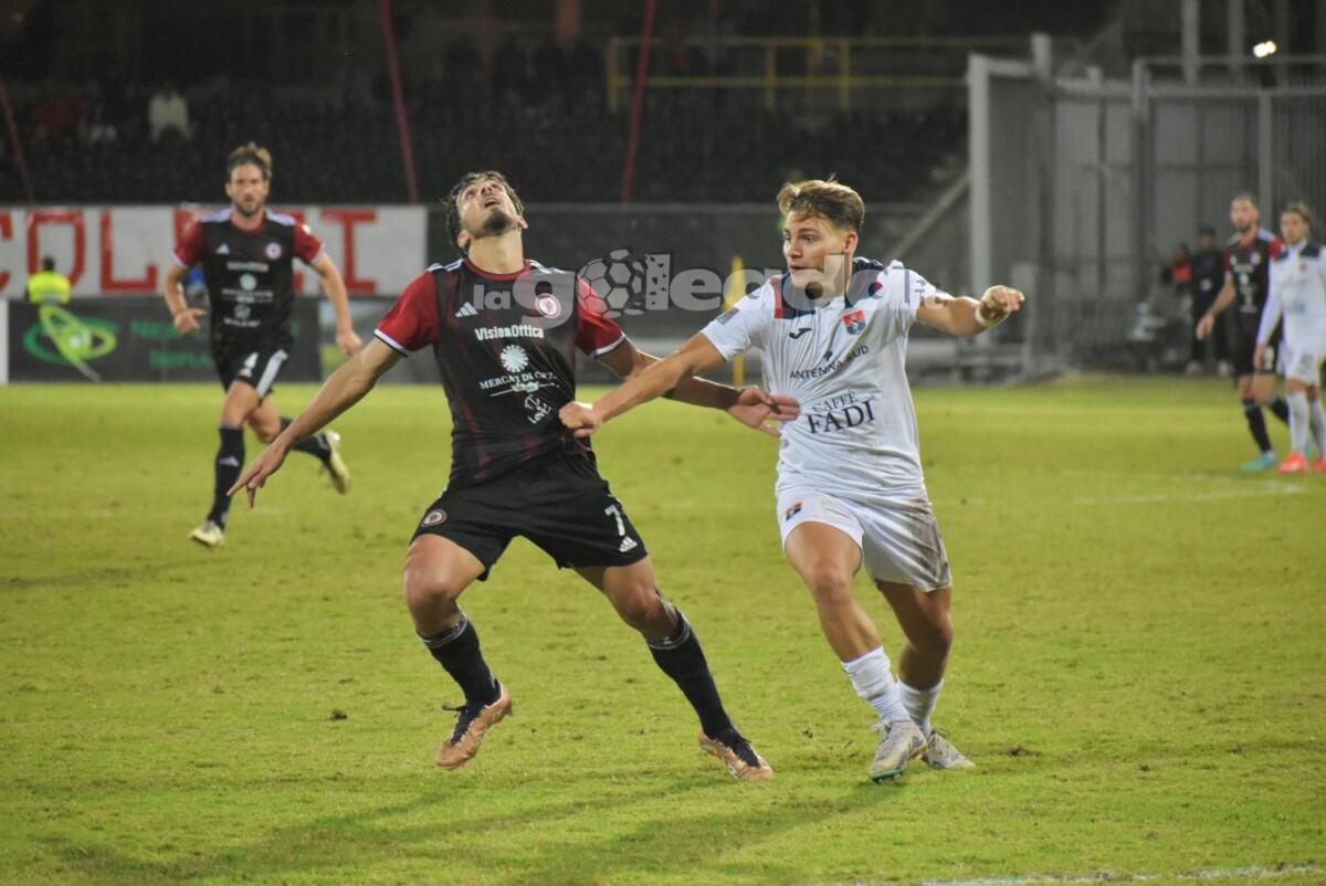 Serie C, cosa succede se il Taranto viene escluso? - Immagine in evidenza: uno scatto di Foggia-Taranto (Serie C - girone C 2024/25) - crediti: foto di Luigia Spinelli (RIPRODUZIONE VIETATA)
