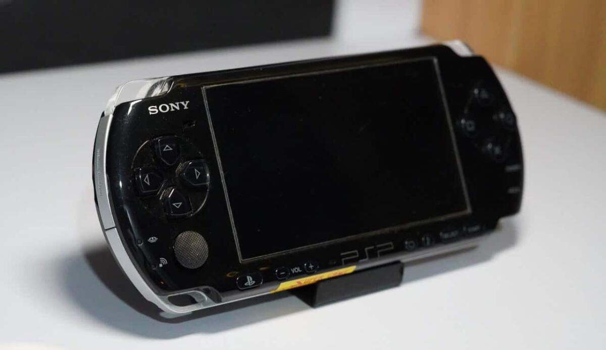 Dalla PSP Fat alla PSP Go: un'icona del gaming portatile che ha fatto storia - PSP, la console portatile che Sony ha dato ai fan (DepositPhotos) - FindBest