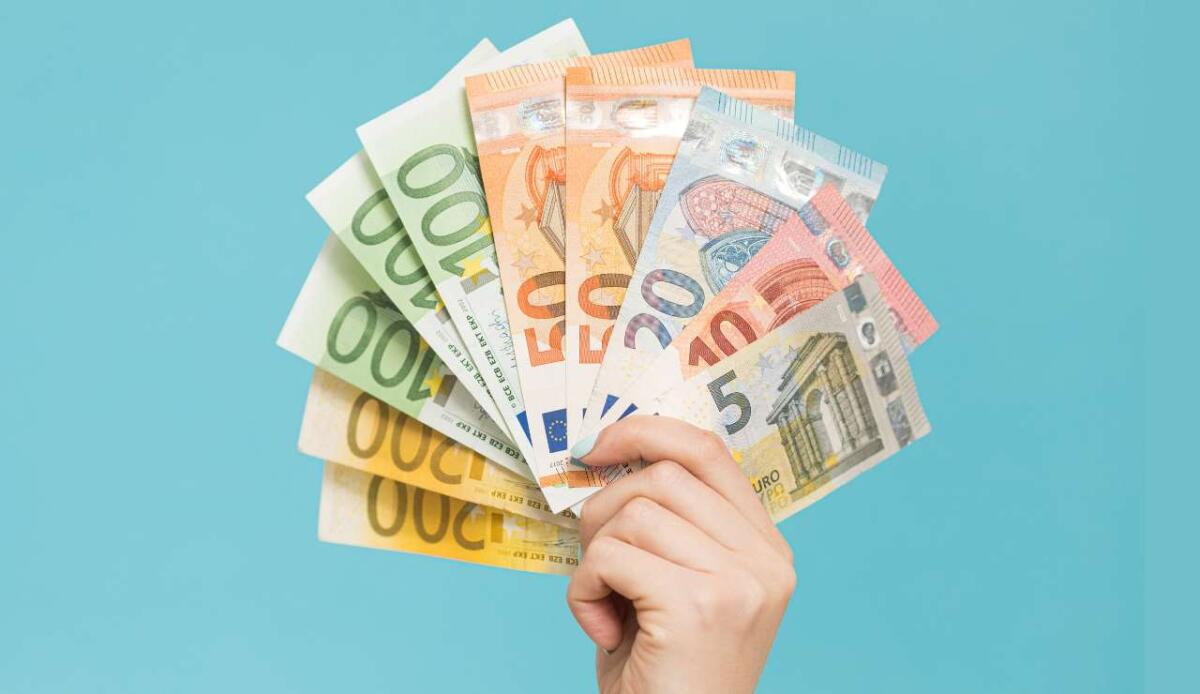 Nuovi euro, cambia il design delle banconote: ecco i possibili motivi - Come saranno le nuove banconote? (Canva Foto) - www.notiziesecche.it