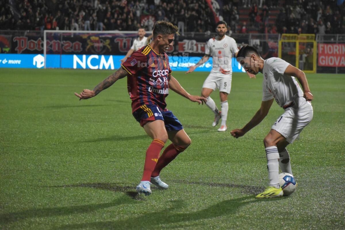 Foggia-Potenza, novità TV: sarà anche in chiaro - Immagine in evidenza: uno scatto di Potenza-Foggia (Serie C - girone C 2024/25) - crediti: foto di Luigia Spinelli/lagoleada.it (RIPRODUZIONE VIETATA)