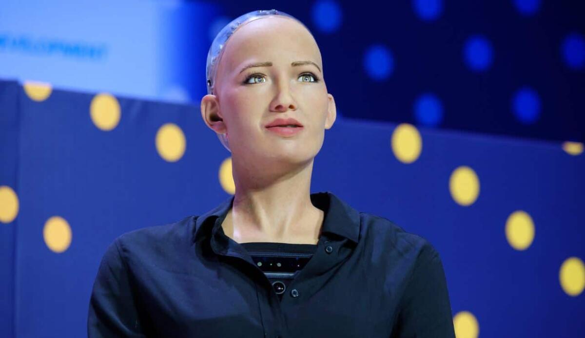 Sempre più umani: ora gli androidi possono esprimere il loro stato d'animo attraverso le espressioni facciali - Androidi, ecco come da ora potranno essere simili agli umani (DepositPhotos) - FindBest