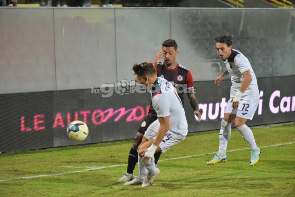Immagine in evidenza: uno scatto di Foggia-Taranto (Serie C - girone C 2024/25) - crediti: foto di Luigia Spinelli (RIPRODUZIONE VIETATA)