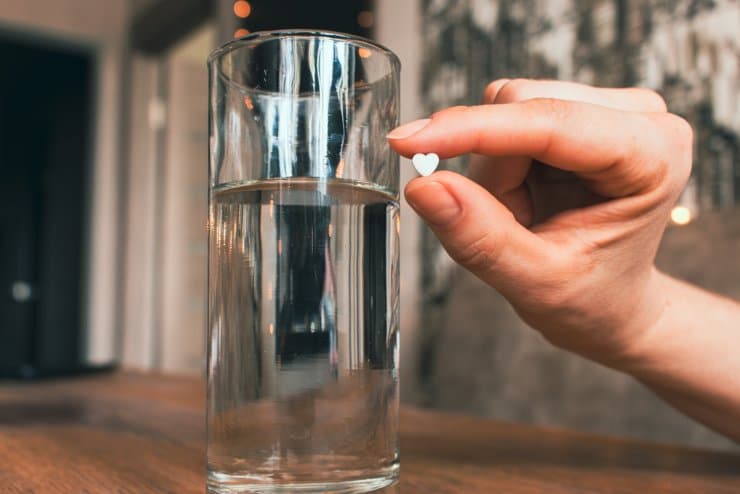 Acqua calda, i benefici per l'organismo sono tanti (DepositPhotos) - www.findbest.it