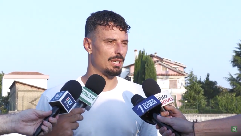 Immagine in evidenza: Michele Rigione - crediti foto: canale ufficiale YouTube Avellino Calcio (frame da video)