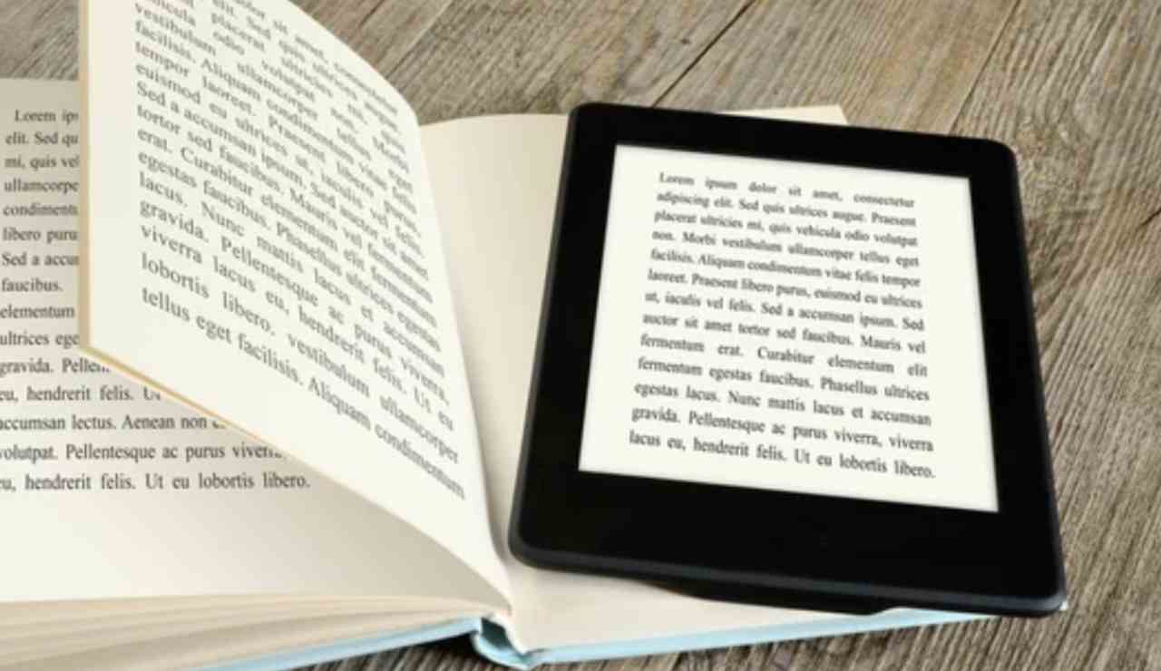 Ebook o libro? (Depositphotos foto) - www.notiziesecche.it