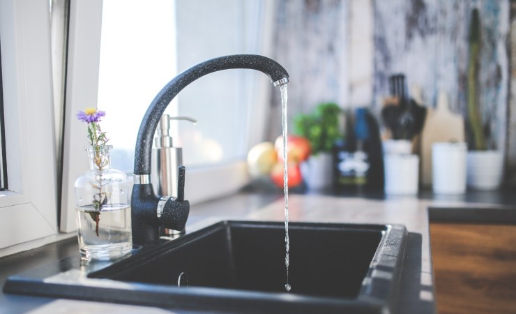 Lavandino della cucina (Canva foto) - www.notiziesecche.it