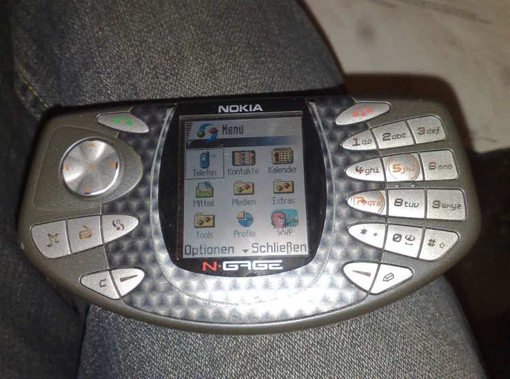 Nokia N-Gage, tante caratteristiche positive ma anche tanti errori (Wikimedia Commons / Foto von click!) - FindBest