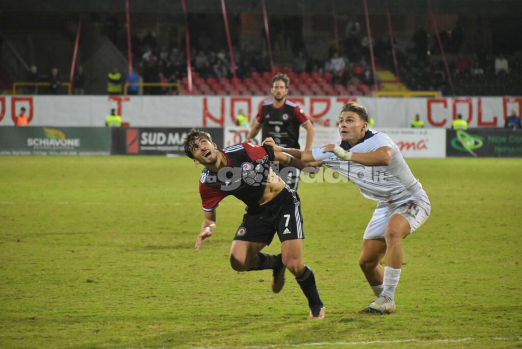 Immagine in evidenza: uno scatto di Foggia-Taranto (Serie C - girone C 2024/25) - crediti: foto di Luigia Spinelli (RIPRODUZIONE VIETATA)