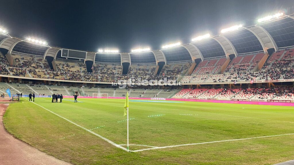 Immagine in evidenza: lo Stadio San Nicola di Bari - crediti: foto di Luigia Spinelli (RIPRODUZIONE VIETATA)