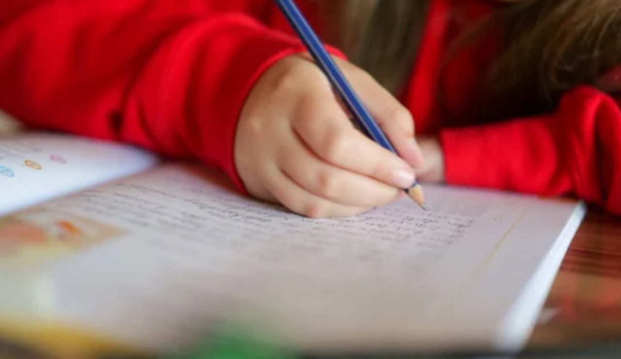 Scrivere a mano (Depositphotos foto) - www.notiziesecche.it