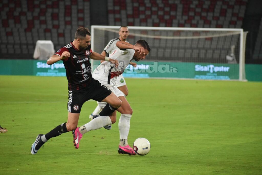 Immagine in evidenza: uno scatto di Team Altamura-Foggia (Serie C - girone C 2024/25) - crediti: foto di Luigia Spinelli/lagoleada.it (RIPRODUZIONE VIETATA)