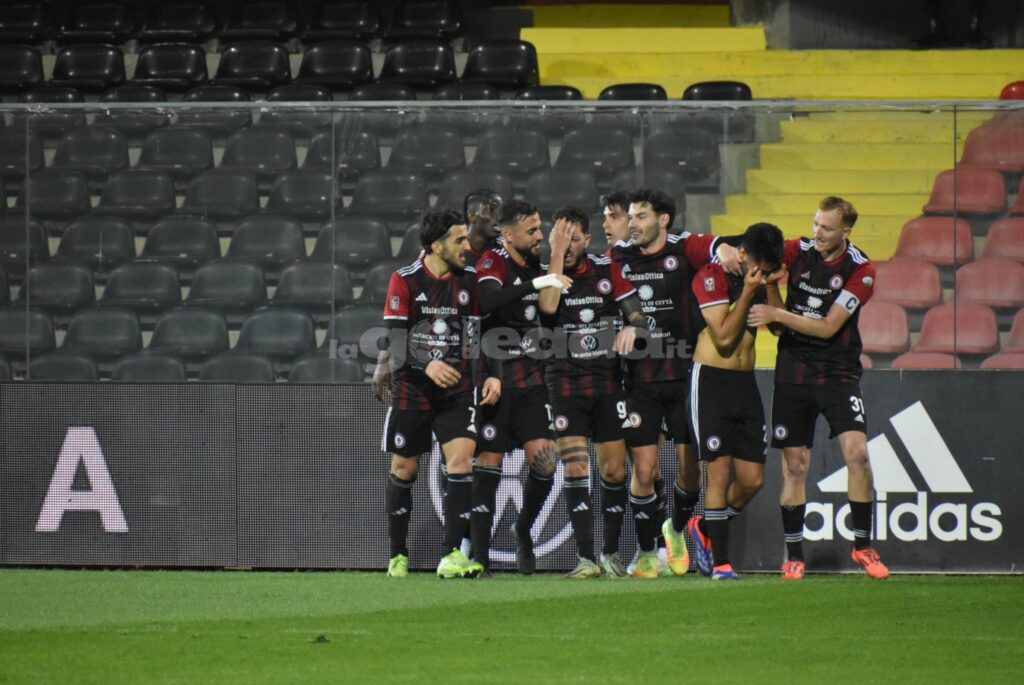 Immagine in evidenza: uno scatto di Foggia-Avellino (Serie C - girone C 2024/25) - crediti: foto di Luigia Spinelli/lagoleada.it (RIPRODUZIONE VIETATA)
