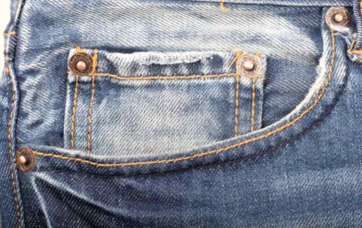 Il taschino dei jeans (Depositphotos foto) - www.qrios.it