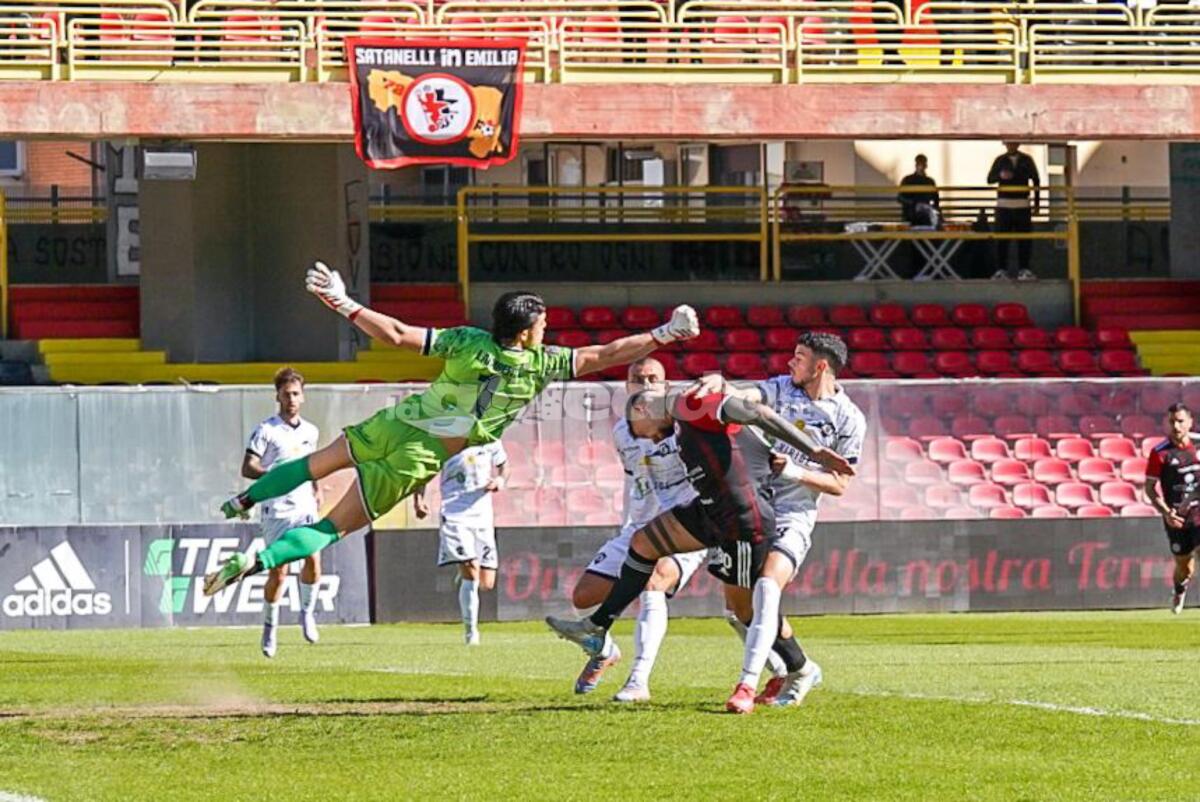 Foggia, gli angoli fanno ancora male: Verde fa gioire la Cavese - Immagine in evidenza: uno scatto di Foggia-Cavese (Serie C - girone C 2024/25) - crediti: foto di Sara Angiolino/lagoleada.it (RIPRODUZIONE VIETATA)
