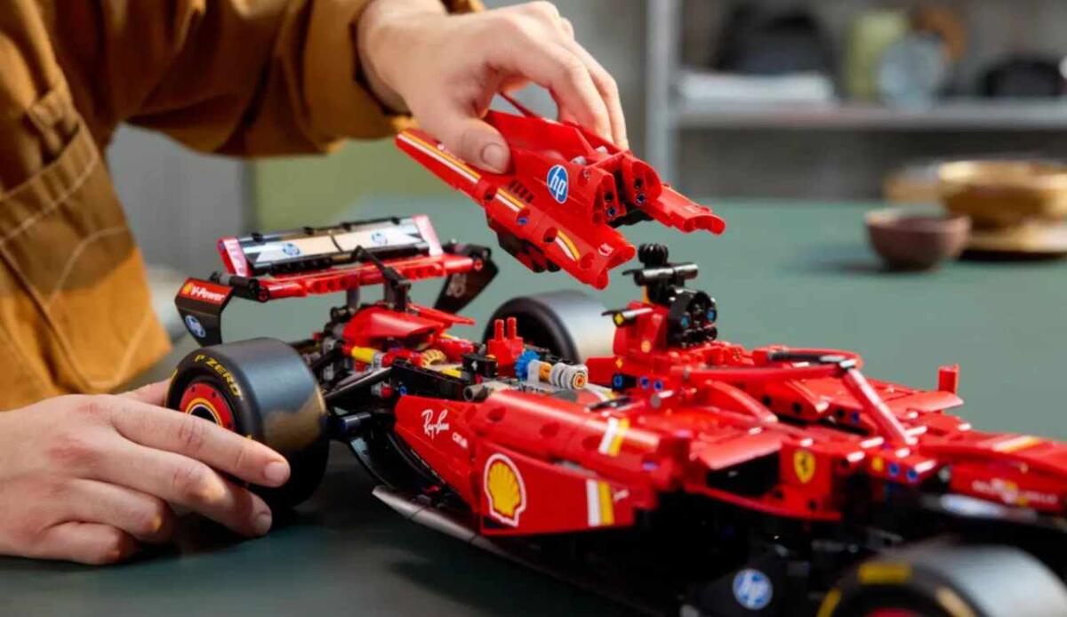 LEGO Technic Ferrari SF-24: il nuovo set da collezione che farà impazzire i fan della Formula 1 - Il nuovo set LEGO della Ferrari (LEGO foto) - www.notiziesecche.it