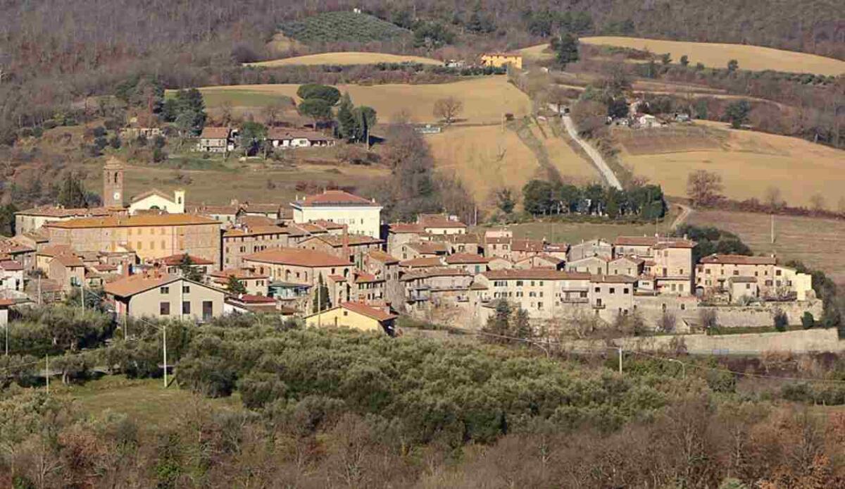 Itinerario di 3 giorni tra i borghi nascosti dell’Umbria (che sembrano usciti da una fiaba) - Vista su Piegaro, in Umbria (Wikipedia LigaDue FOTO) - cosediviaggio.it