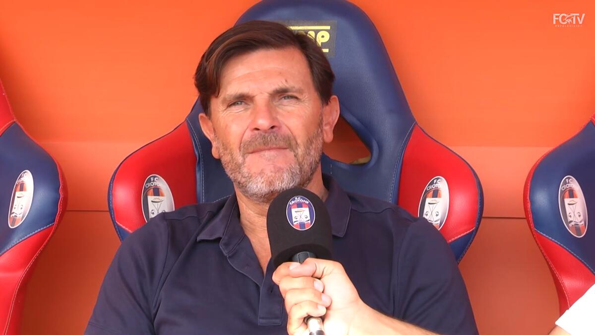 Di Bari: "Un mio ritorno a Foggia? Avevo parlato con Canonico, ma..." - Immagine in evidenza: Giuseppe Di Bari - crediti foto: canale ufficiale YouTube Crotone Calcio (frame da video)