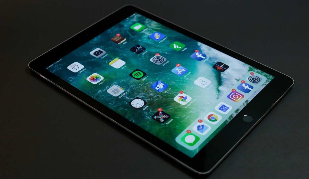 Tablet: la storia della tecnologia che ha cambiato il modo di lavorare e divertirsi - Illustrazione di un tablet (Pexels FOTO) - www.findbest.it