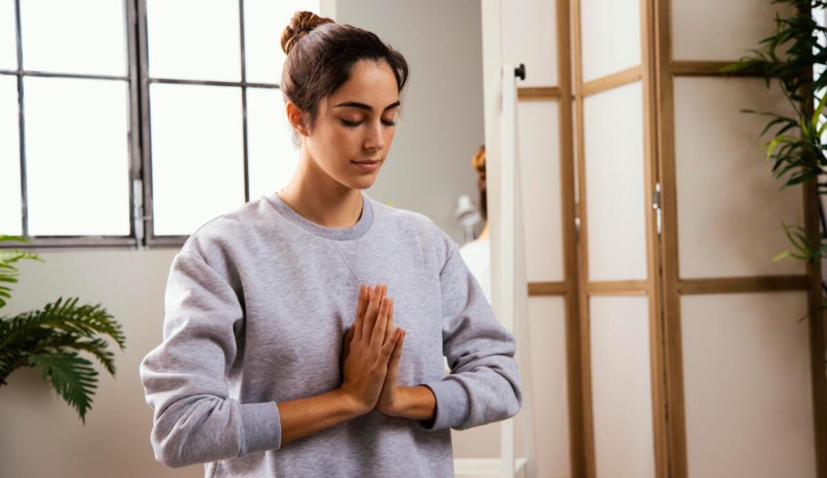Cervello, meditazione e preghiera coinvolgono le stesse aree cerebrali? - Meditazione e preghiera, la differenza e le similitudini (Freepik Foto) - www.qrios.it
