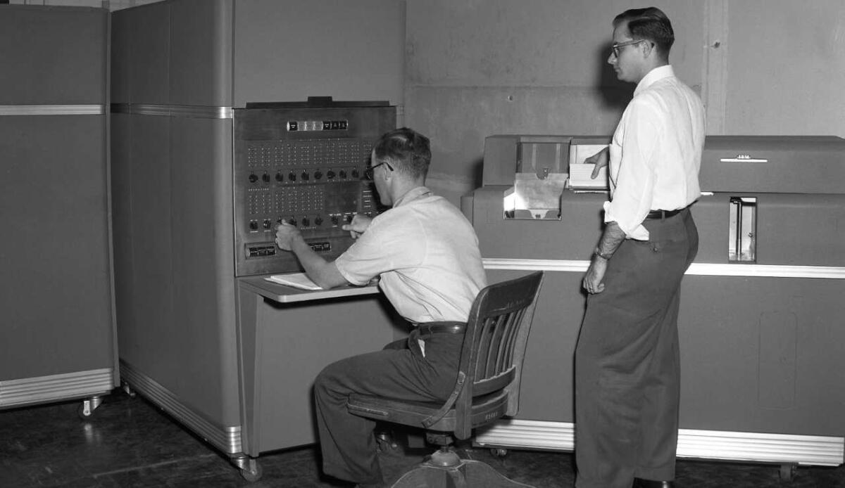 Quando i computer occupavano intere stanze: la storia dei primi supercomputer - Supercomputer, ecco la storia dei primi modelli (Wikimedia.Commons / Cushing Memorial Library and Archives) - FindBest