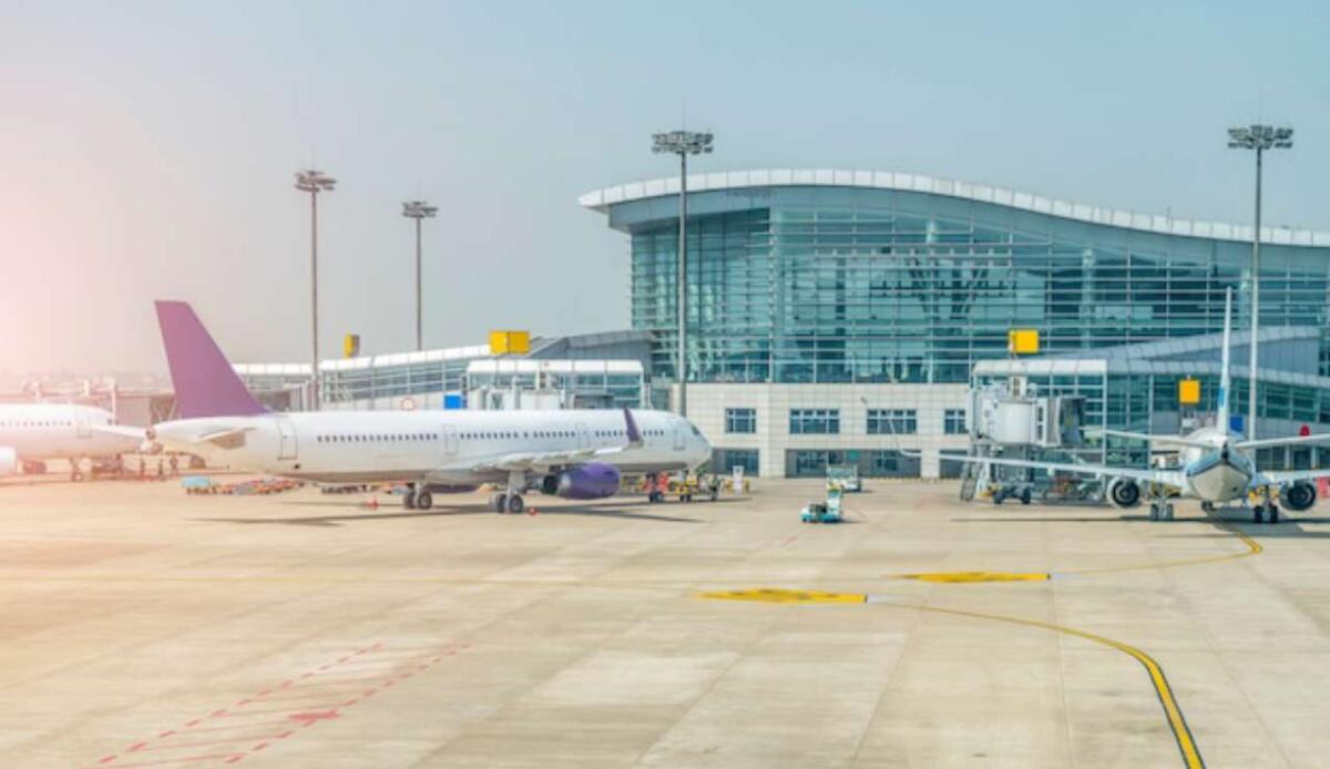 L’arte invisibile degli aeroporti: come ci guidano senza che ce ne accorgiamo - Aeroporto, come ti fa sentire al sicuro (Freepik Foto) - www.notiziesecche.it