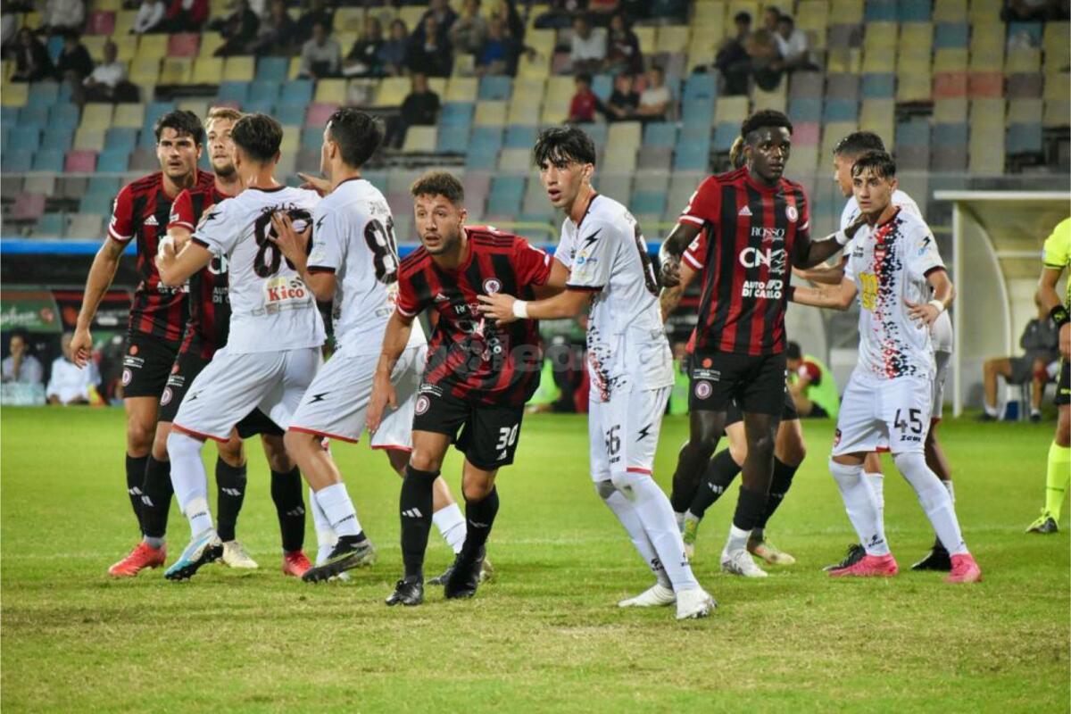 Foggia-Sorrento 2-1, risultato finale - Immagine in evidenza: uno scatto di Foggia-Sorrento (Coppa Italia Serie C 2023/24) - crediti: foto di Luigia Spinelli (RIPRODUZIONE VIETATA)
