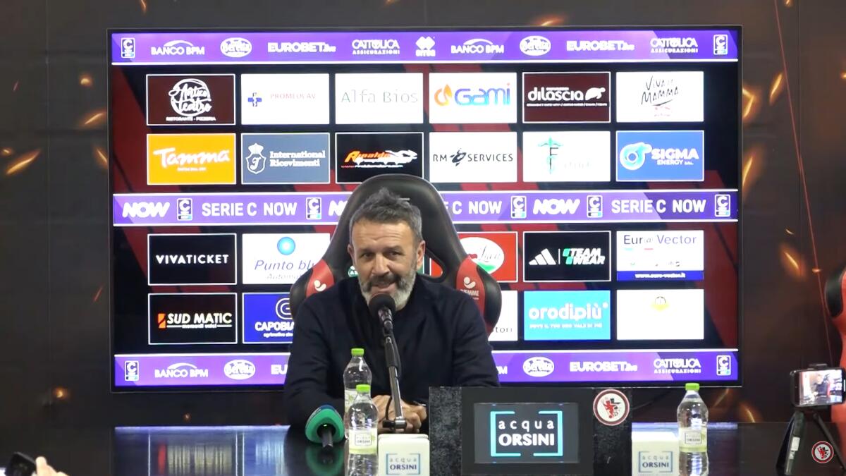 Foggia, Leone: "Situazione Vezzoni? Vi dico come stanno le cose" - Immagine in evidenza: il DS del Foggia, Luca Leone - crediti foto: canale ufficiale YouTube Calcio Foggia 1920 (frame da video)