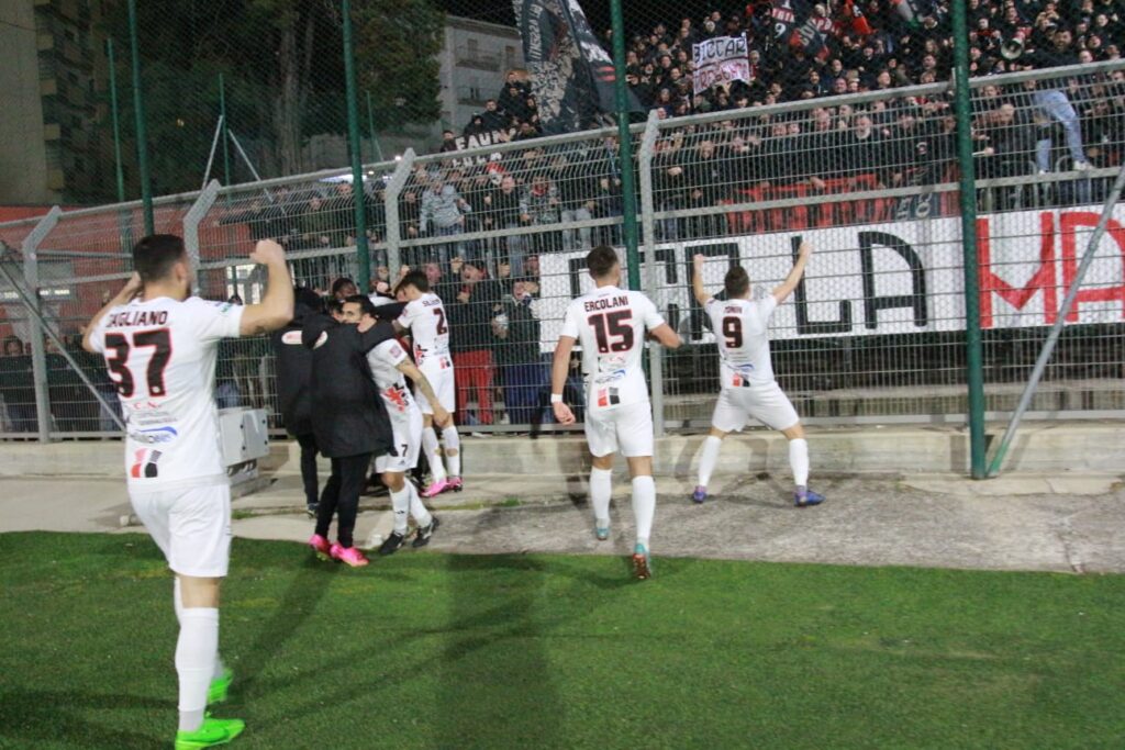 Immagine in evidenza: uno scatto di Sorrento-Foggia (Serie C - girone C 2023/24) - crediti: foto di Calcio Foggia 1920/Federico Antonellis